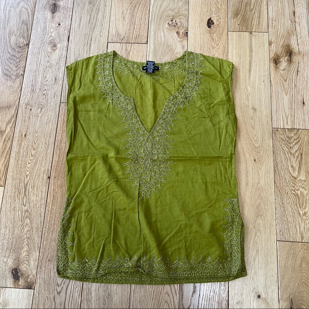 New York & company NYC green embroidered deep V neckline top blouse shirt - Picture 1 of 7